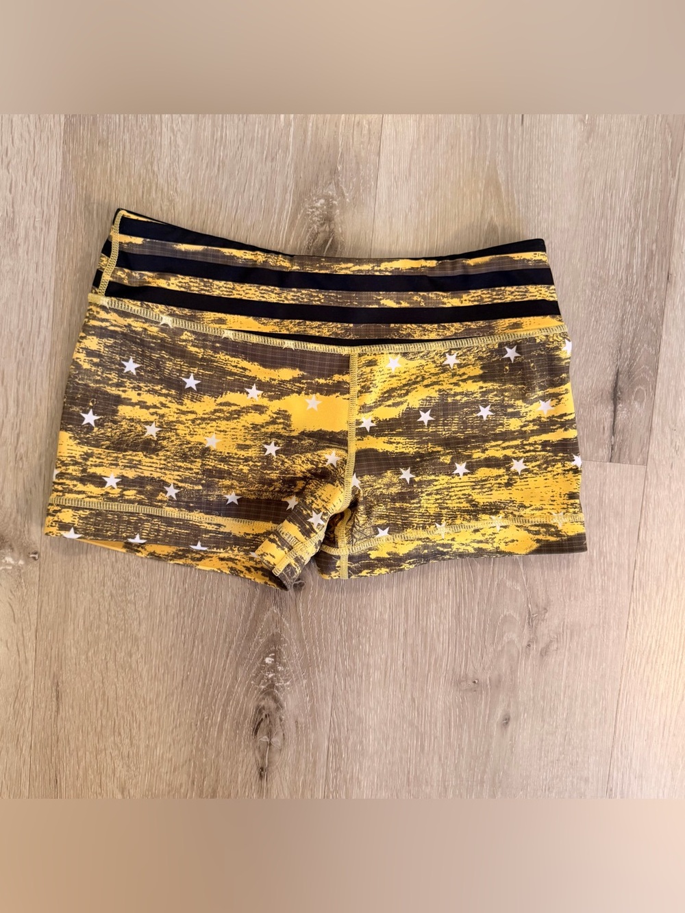 IAB MFG No-Ride 3" Compression Workout Shorts - Yellow Star Distressed - Size 6